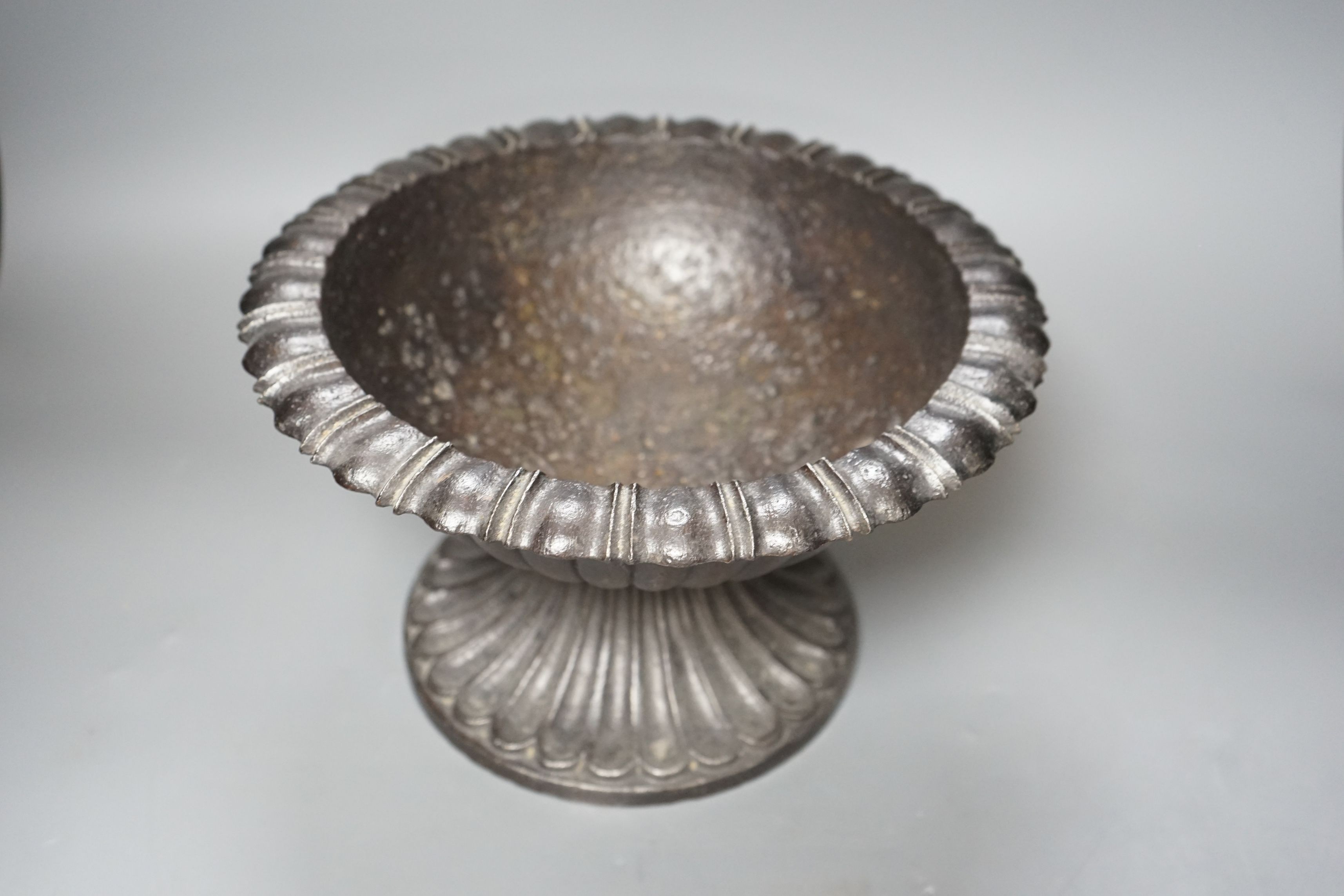 A Victorian cast iron urn, 18cm high